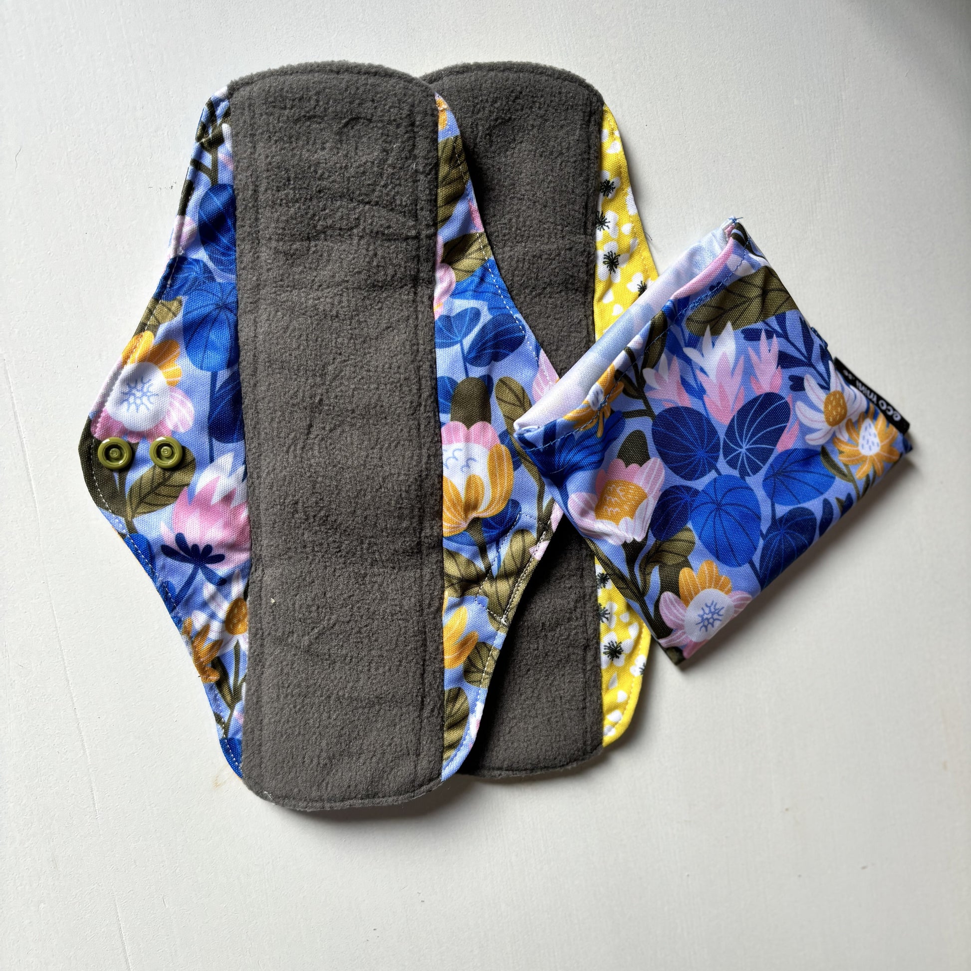 Reusable Pad Wrapper Eco Mini Cloth Pad Set with Wrapper Bag - Day / Medium Flow – The Nappy ...